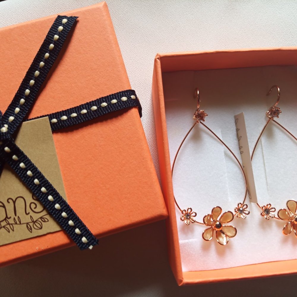 Handcrafted Flower Dangle Earrings - Picture 3 of 7